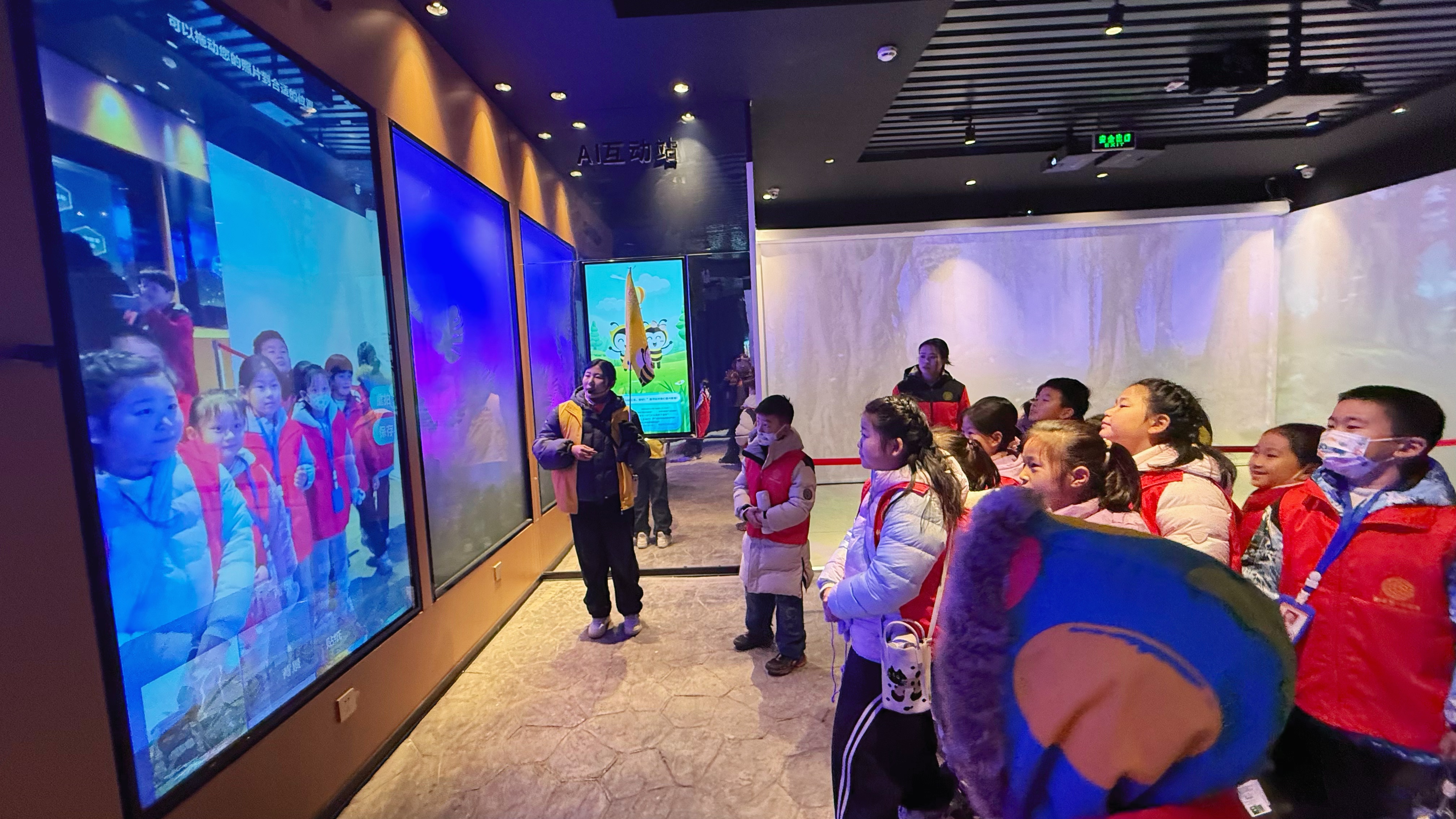 别再说冬天单调了！嗡嗡乐园“暖冬”溜娃全攻略